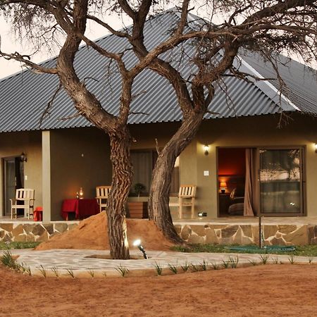 Africa Awaits Lodge & Safaris Gobabis Bagian luar foto