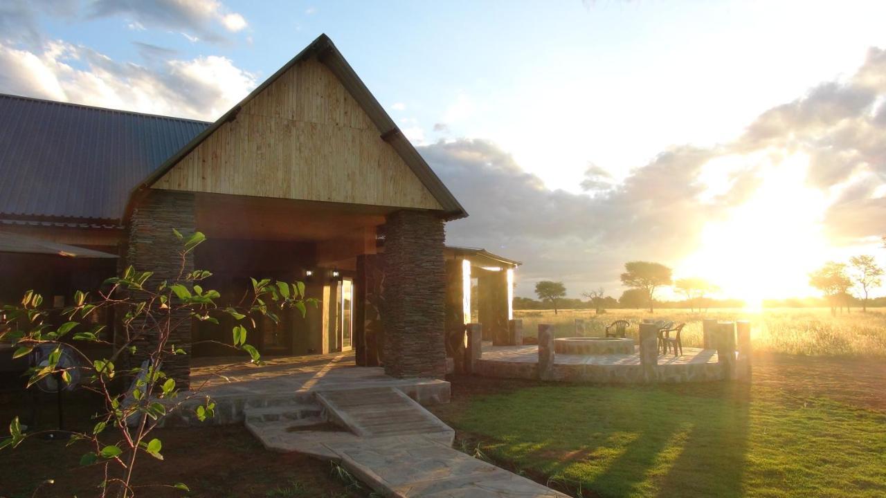 Africa Awaits Lodge & Safaris Gobabis Bagian luar foto