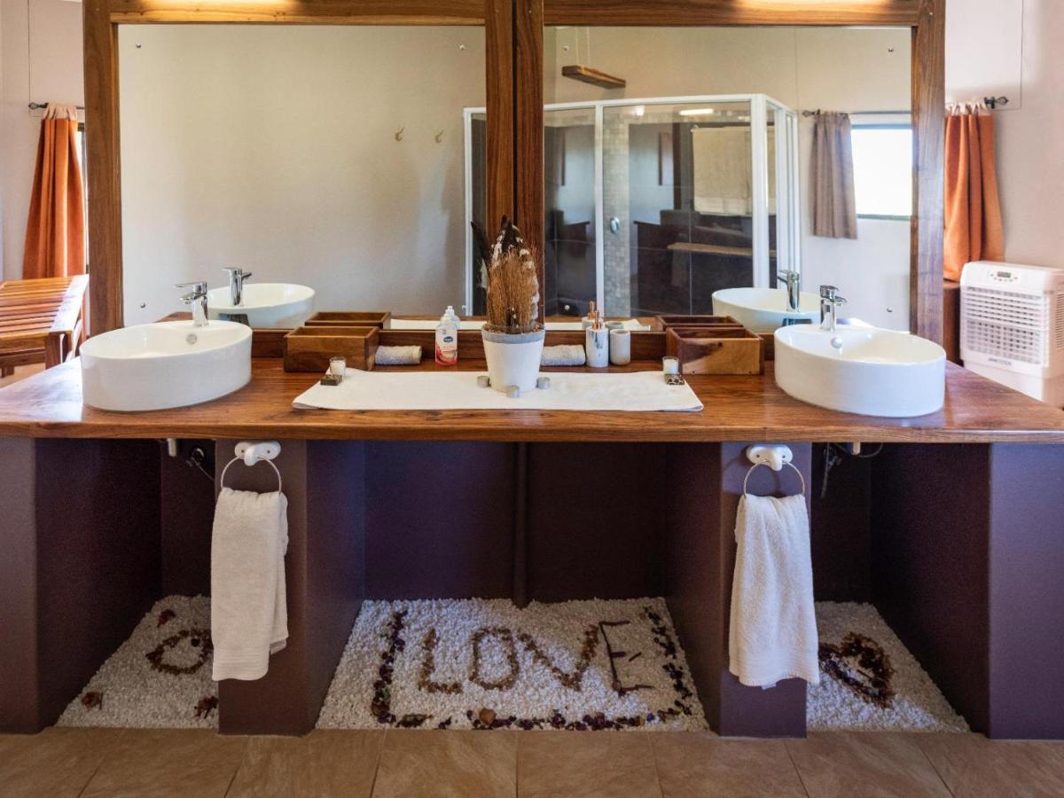 Africa Awaits Lodge & Safaris Gobabis Bagian luar foto