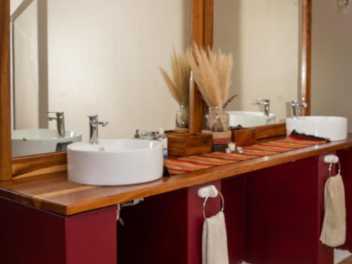 Africa Awaits Lodge & Safaris Gobabis Bagian luar foto