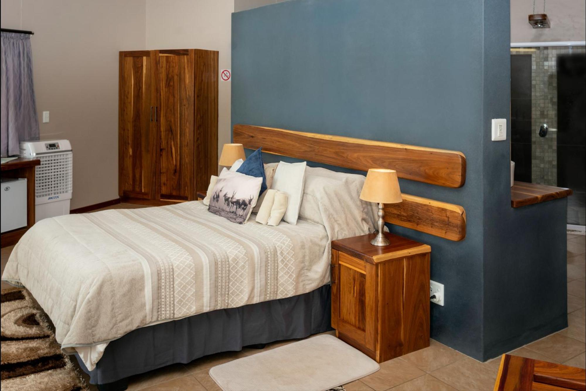 Africa Awaits Lodge & Safaris Gobabis Bagian luar foto