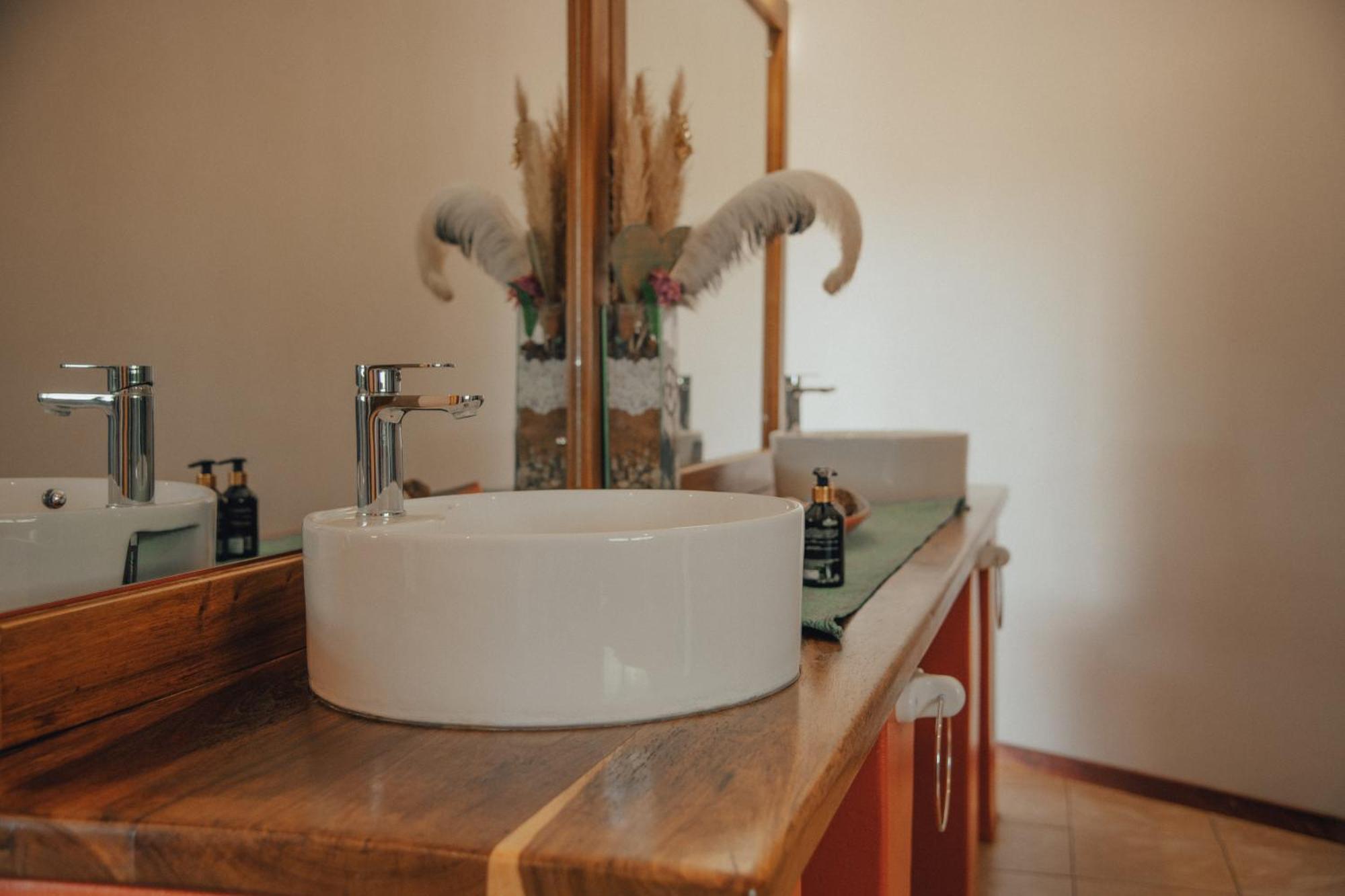 Africa Awaits Lodge & Safaris Gobabis Bagian luar foto