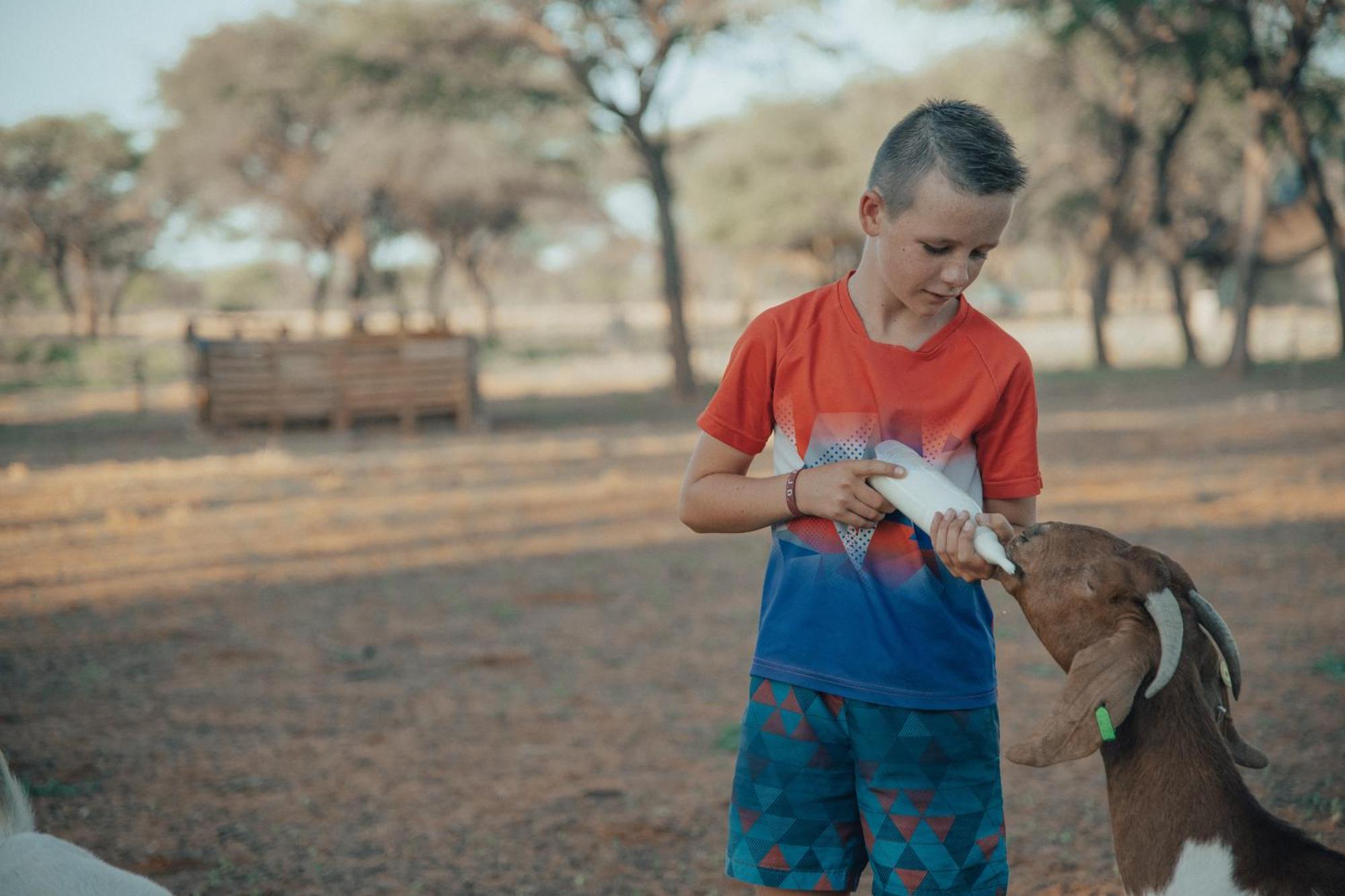 Africa Awaits Lodge & Safaris Gobabis Bagian luar foto