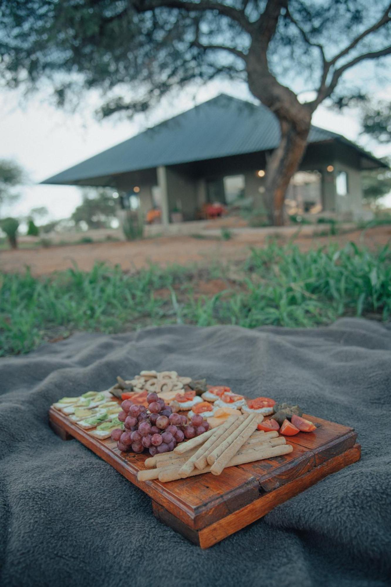 Africa Awaits Lodge & Safaris Gobabis Bagian luar foto