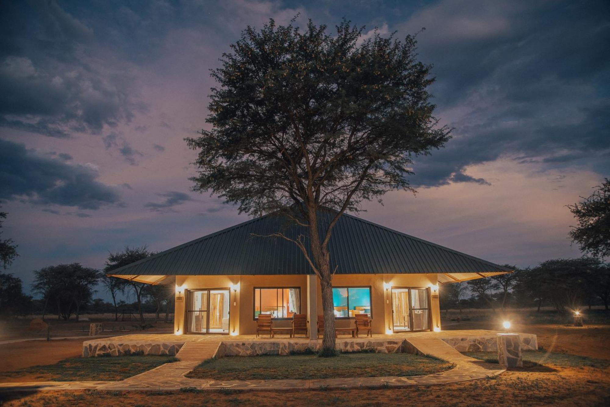Africa Awaits Lodge & Safaris Gobabis Bagian luar foto