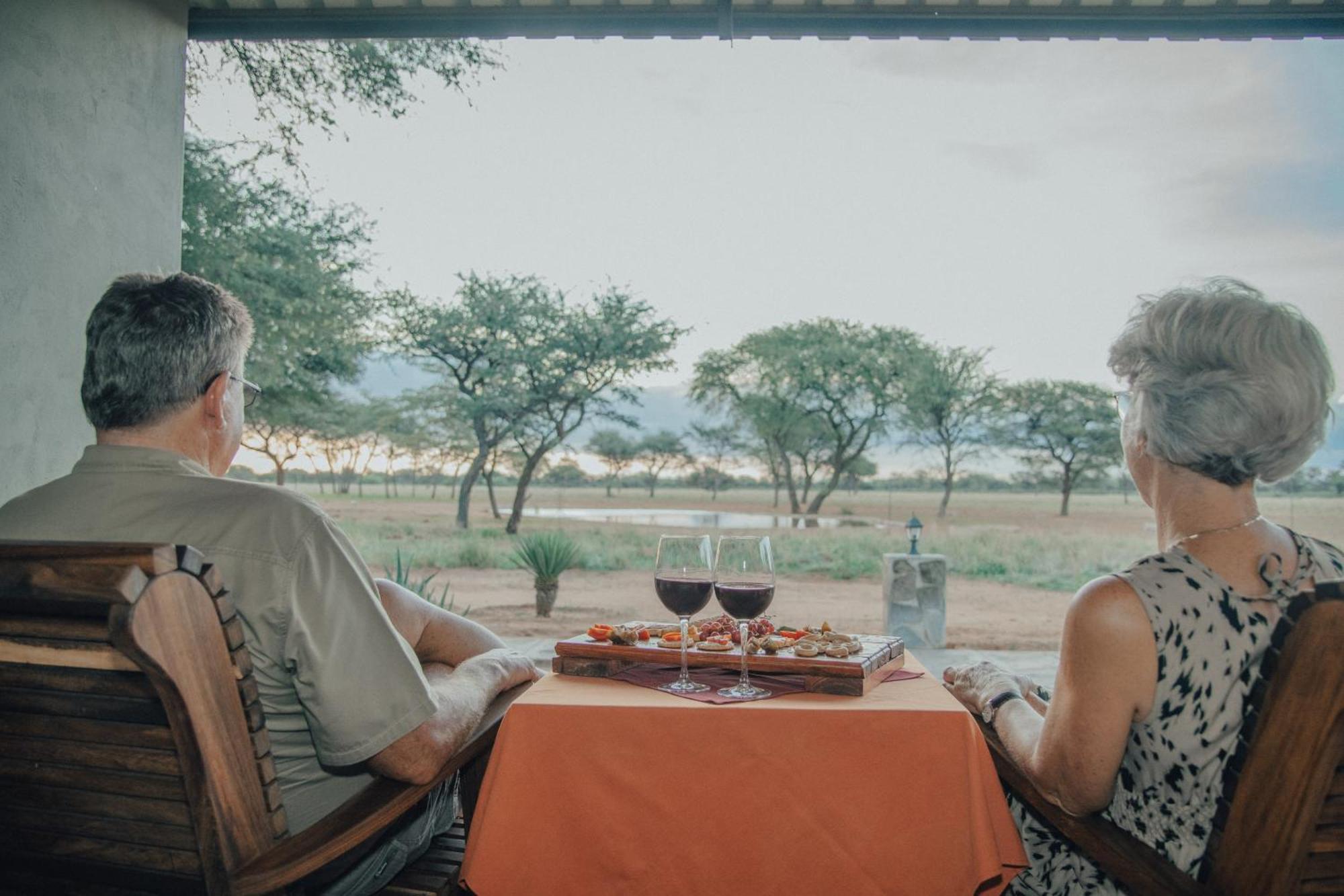 Africa Awaits Lodge & Safaris Gobabis Bagian luar foto